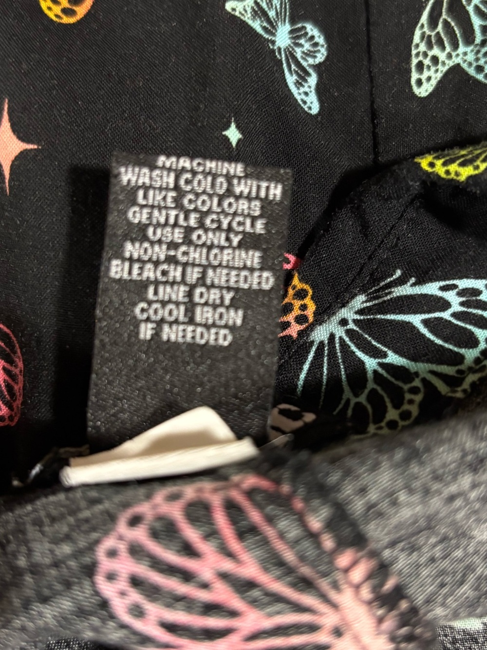 Hot Topic Rainbow Butterfly Print Black Plus Size Top - Picture 11 of 11